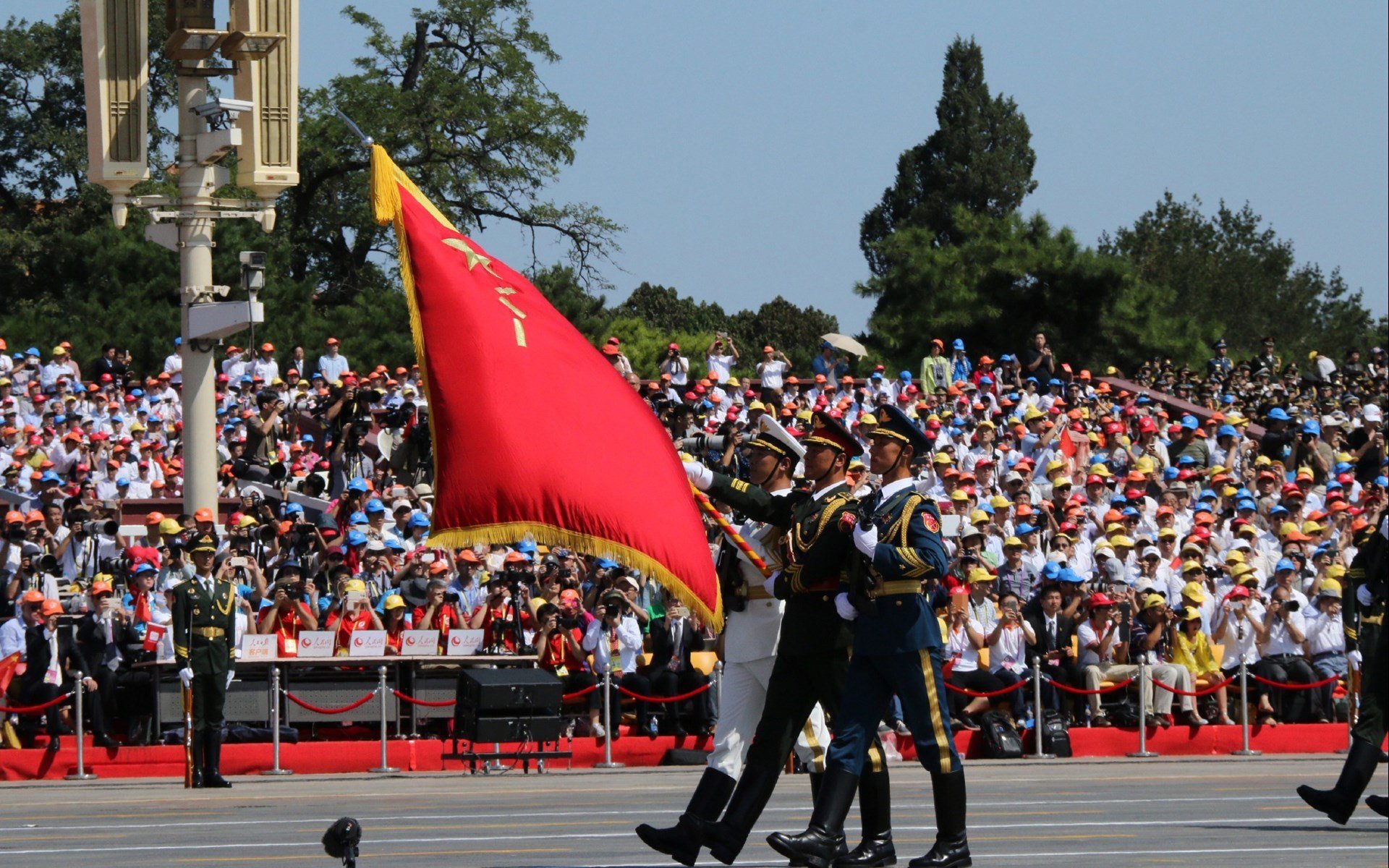 开云体育登录-你提供的这个瞬间充满了戏剧张力—一个决定性的球员，在欧冠这个顶级舞台上，提前终结了悬念。这本身就是一篇好故事的完美内核